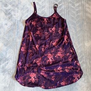 Gillian & O’Malley size M nighty